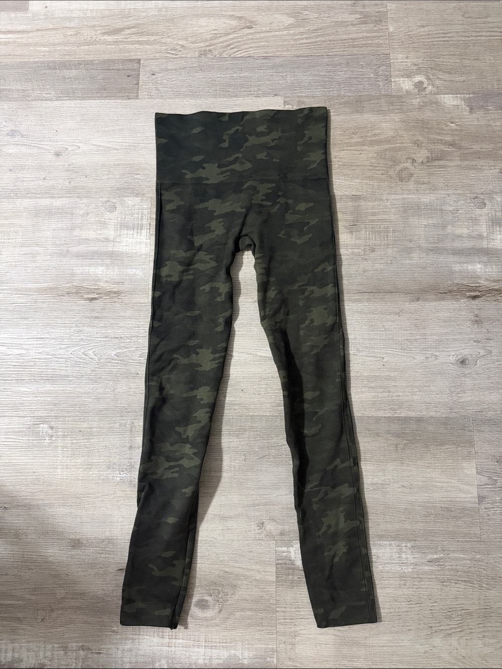 Women’s Spanx camo leggings 💚